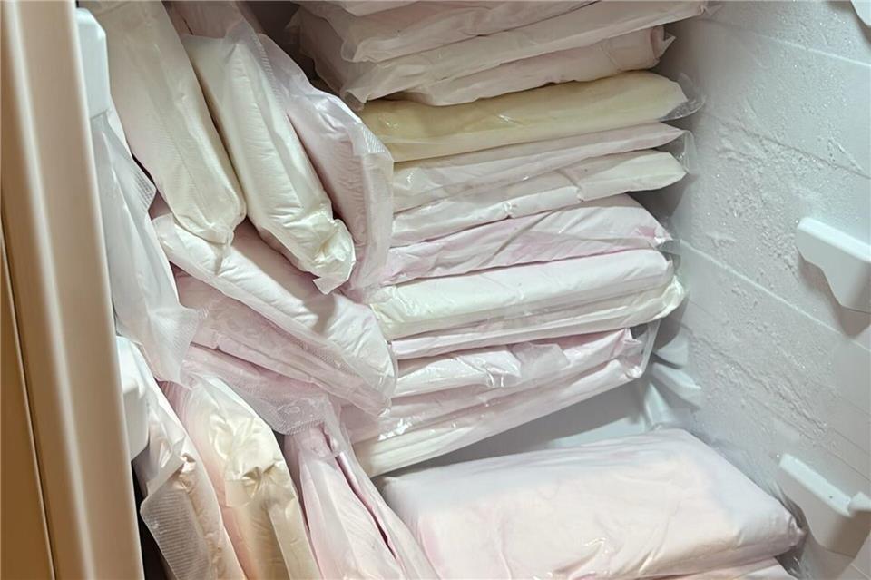 Die Beschuldigten lagerten unter anderem in Beutel eingeschweißtes Amphetamin.Zollfahnungsamt/dpa