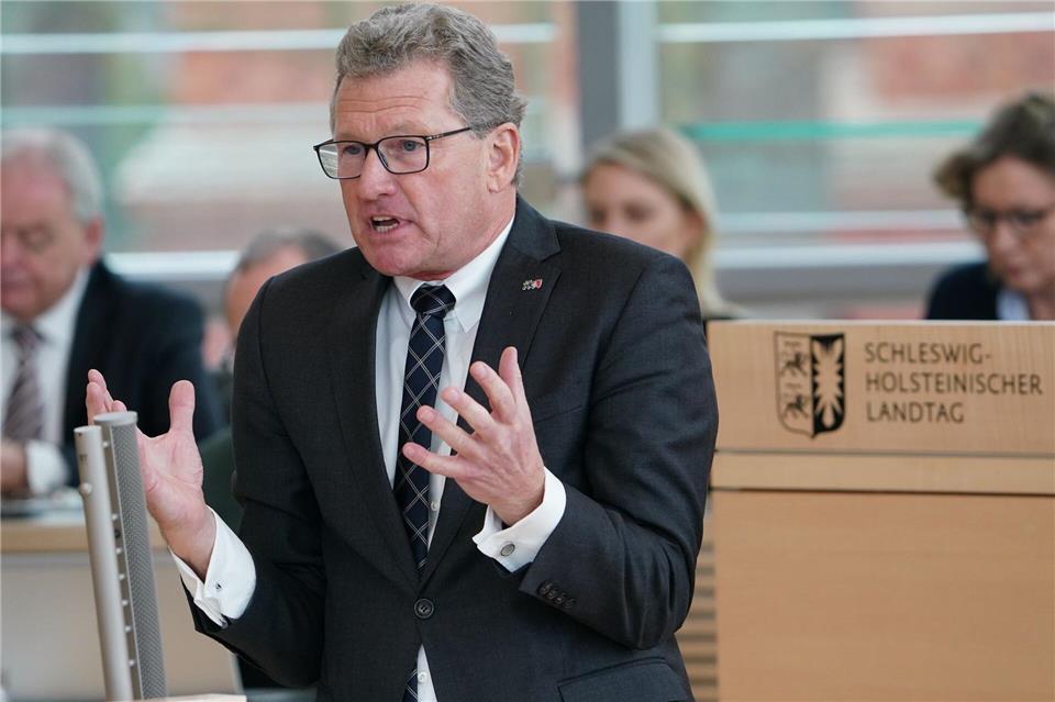 Die Besetzung des Landesamtes für Zuwanderung und Flüchtlinge ist laut Bernd Buchholz „unzureichend“. (Archivbild)Marcus Brandt/dpa