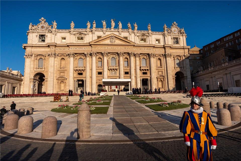 Die Besichtigung des Petersdoms in Rom ist kostenlos (Archivbild).Michael Kappeler/dpa