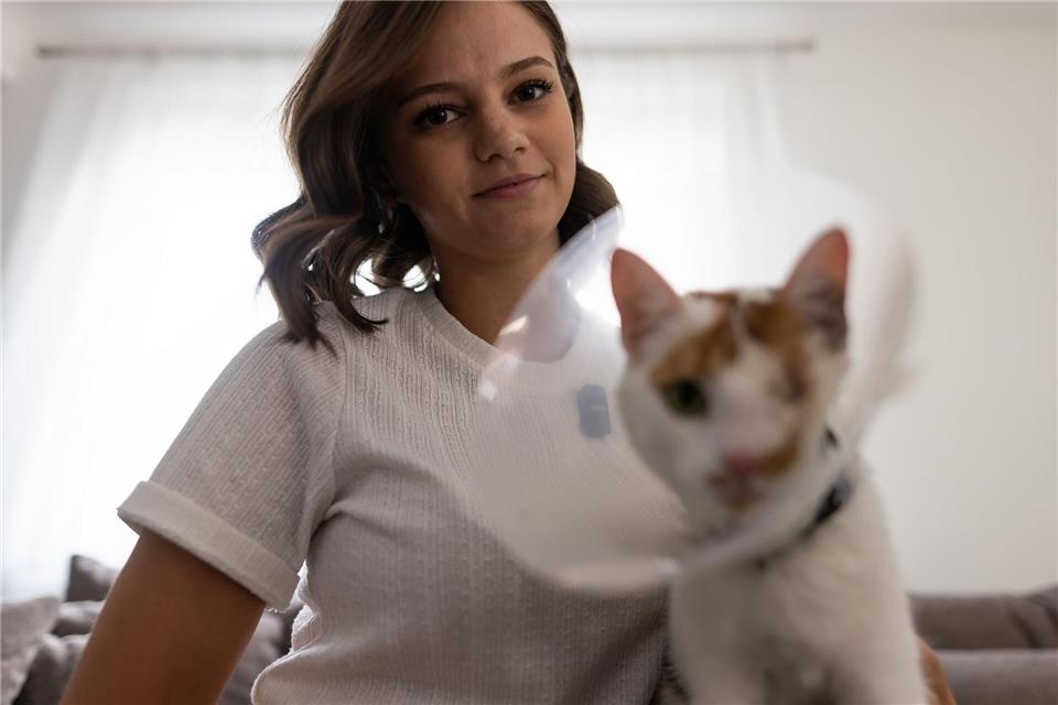 Nach Schuss auf Katze: „Man hat immer ein mulmiges Gefühl“ Die Besitzern von Katze Maja bezahlte über 5.000 Euro Behandlungskosten. Philipp von Ditfurth/dpa