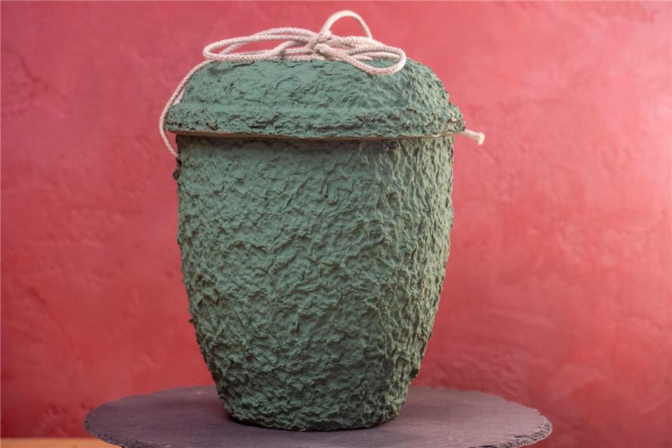 Die Bestattung in Rhein und Mosel ist jetzt in Rheinland-Pfalz möglich. (Symbolbild)Harald Tittel/dpa