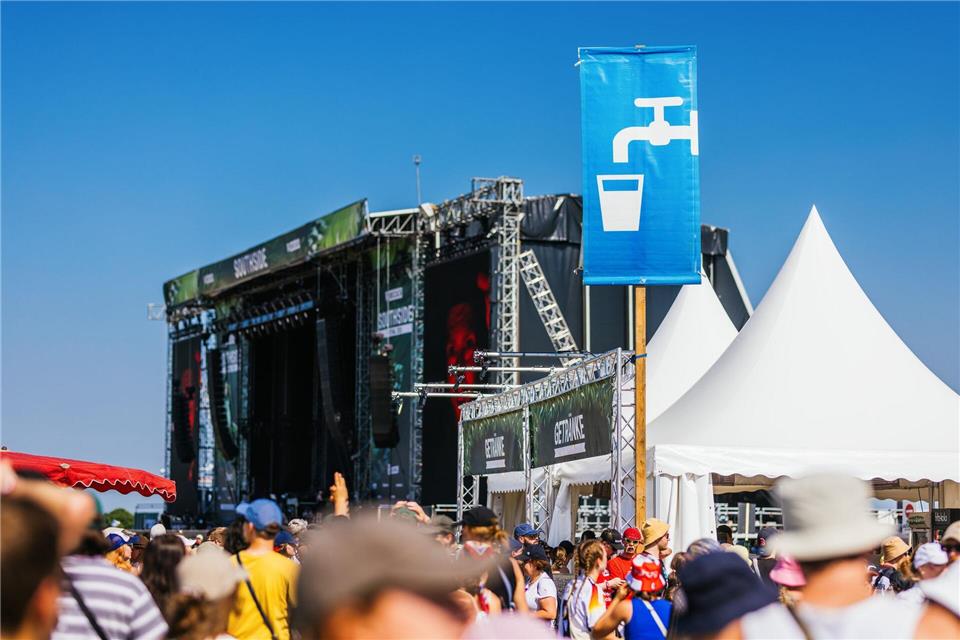 Die Besucher beim Southside-Festival müssen sich auf Hitze einstellen. (Archivbild) Philipp von Ditfurth/dpa