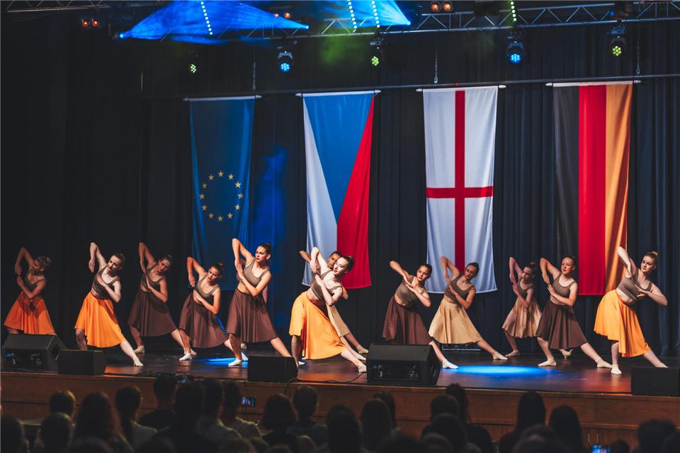 Die Besucher dürfen sich auf sportlich-elegante Tanz-, Sport- und Akrobatik-Darbietungen freuen.