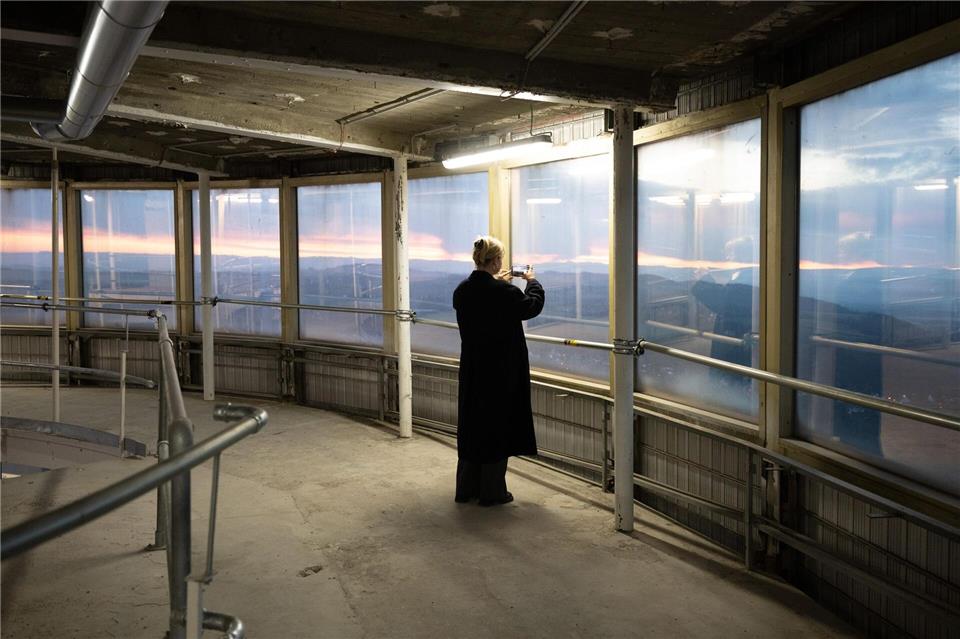 Die Besucherplattform des Dresdner Fernsehturms soll zu einer Erlebniswelt umgestaltet werden.Sebastian Kahnert/dpa