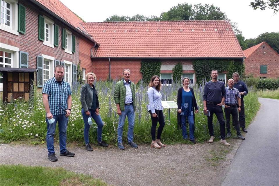 Die Beteiligten freuen sich, dass es losgeht: Christian Fränzer, Paula Duske, Klemens Brömmel, Josephine Kißmer, Projektmanagerin Katja Pietsch, Gunther Albrecht, Jörg Mecking und Hans Rommeswinkel.