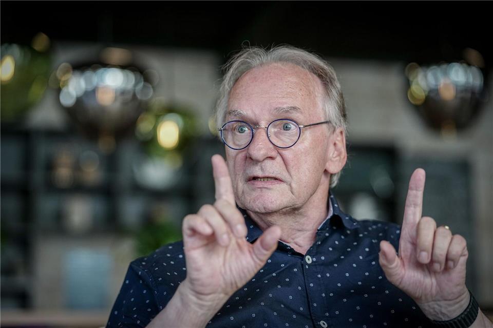 Die Betrachtung des „Ossi“ von oben herab in den Medien aus westdeutscher Perspektive sei letztlich eine Verstärkung für die AfD im Osten, meint Haseloff. Kay Nietfeld/dpa