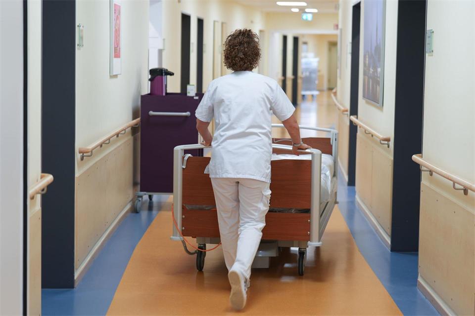 Die Bettenauslastung in Schleswig-Holsteins Kliniken lag 2025 bei 74,1 Prozent. (Archivbild)Marcus Brandt/dpa