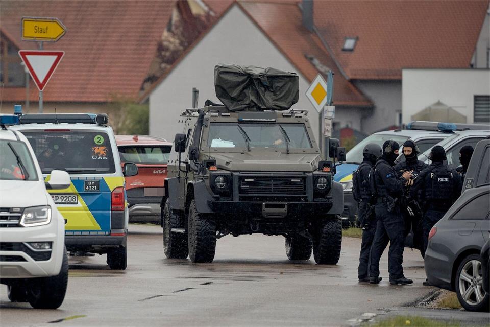Die Bevölkerung sollte in ihren Häusern bleiben.Tizian Gerbing/dpa