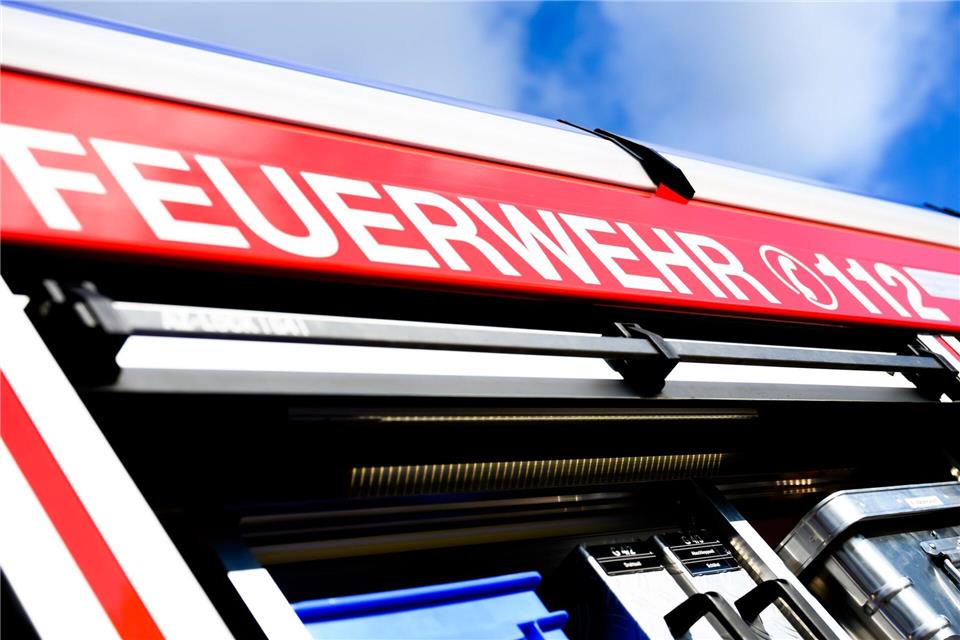 Die Bewohner blieben bei dem Brand unverletzt. (Symbolbild)Julian Stratenschulte/dpa