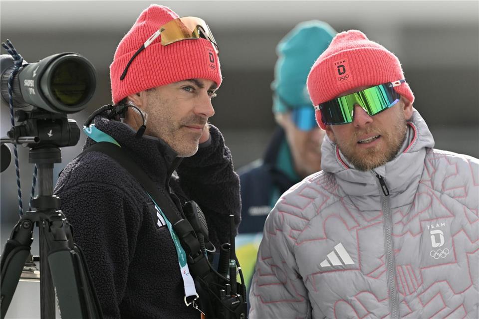 Die Biathlon-Trainer Tobias Reiter (l) und Jens Filbrich betreuen die deutschen Männer weiterhin. (Archivbild)Hendrik Schmidt/dpa