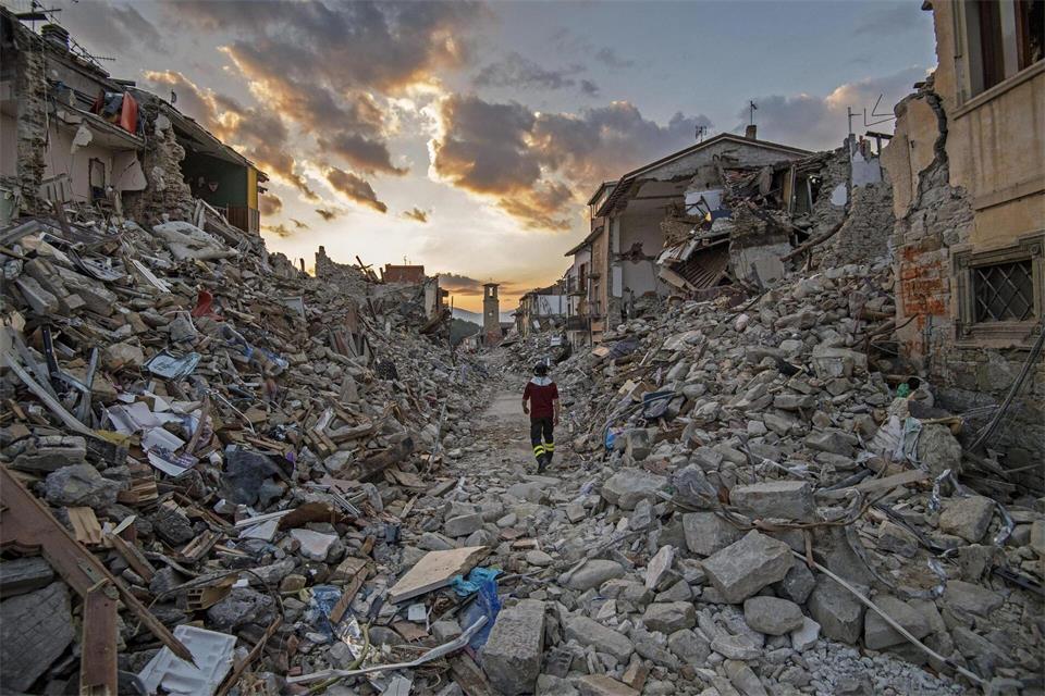 Die Bilder der Zerstörung gingen damals um die Welt.Alessandro Di Meo/ANSA/dpa