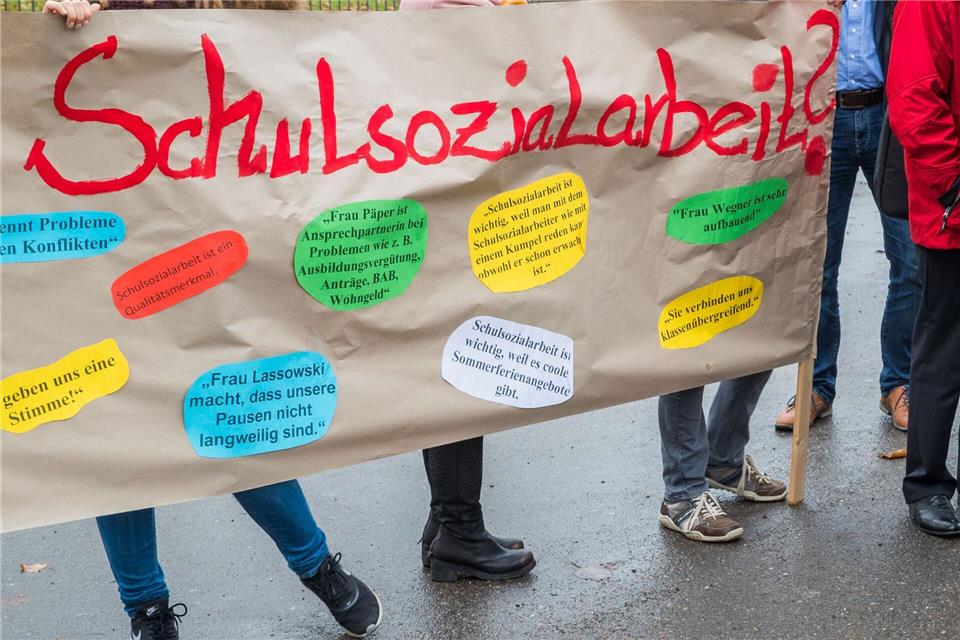Die Bildungsgewerkschaft GEW fordert bis zum Jahr 2032 Schulsozialarbeiter an jeder Schule in Sachsen (Symbolbild).Jens Büttner/dpa-Zentralbild/dpa