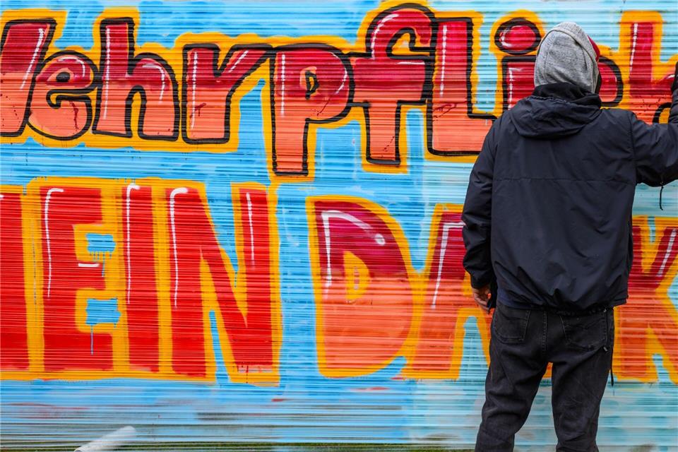 Die Bildungsgewerkschaft GEW in Sachsen unterstützt die Schulstreiks gegen die Wehrpflicht (Archivbild).picture alliance/dpa