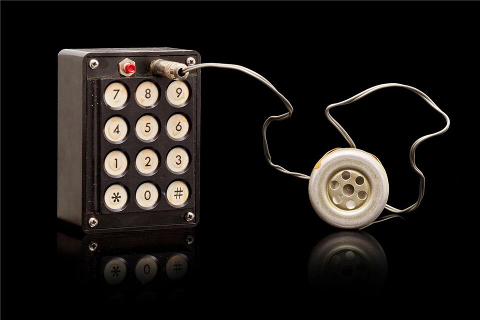 Die Blue Box, mit denen man das Telefonsystem manipulieren konnte, war das erste kommerzielle Projekt von Steve Wozniak und Steve Jobs. Handout: Bonhams/dpapicture alliance / -/Bonhams/dpa