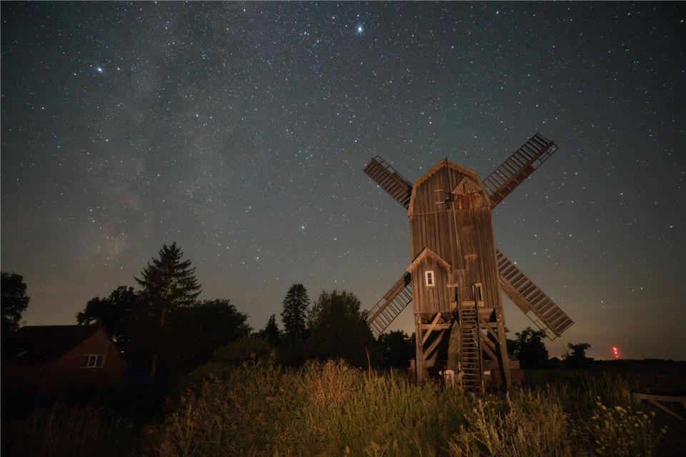 Die Bockwindmühle in Wanzer ist ein beliebtes Motiv für Sternenfotografen. (Archivbild)Simon Kremer/dpa