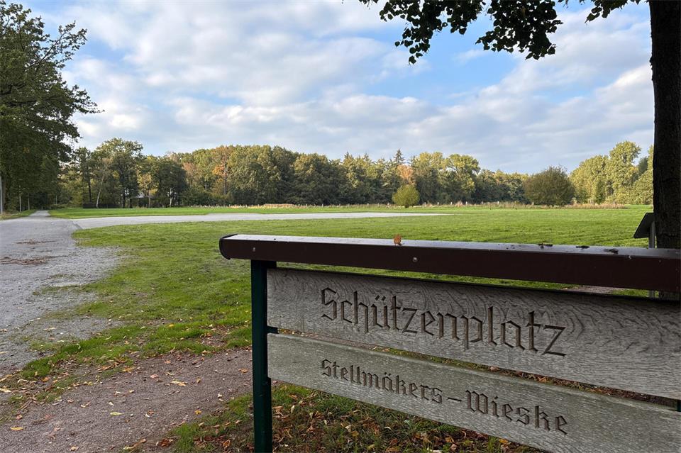 Die Bogenschützen des TuS Velen und die St.-Andreas-Schützenbruderschaft sollen sich die Grünfläche künftig für ihre Zwecke teilen.