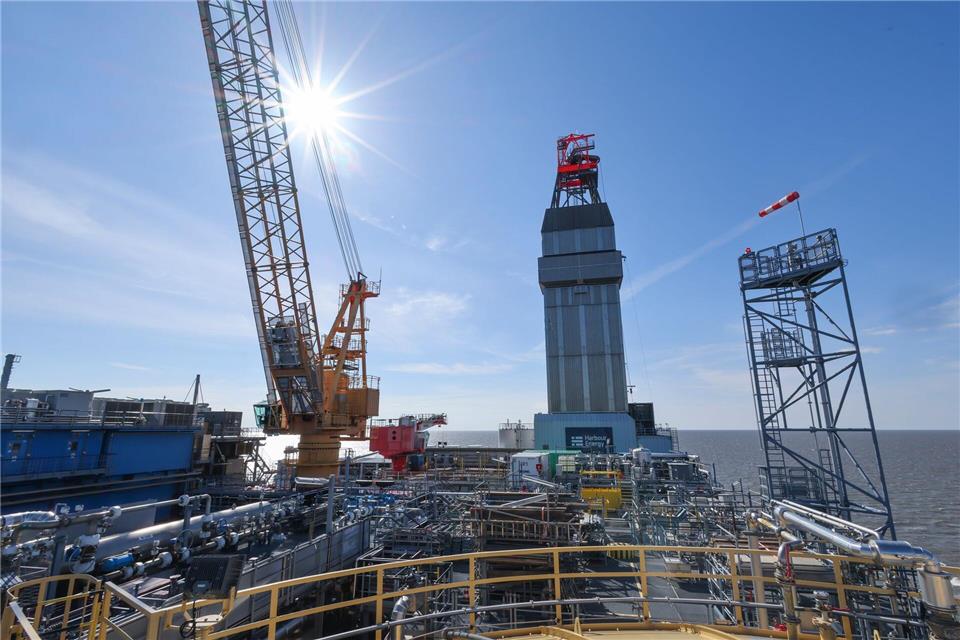 Die Bohrinsel Mittelplate ist ungefähr so groß wie ein Fußballfeld. Christian Charisius/dpa