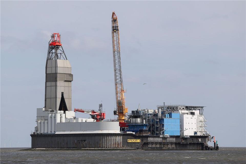 Die Bohrinsel Mittelplate liegt in der Nordsee vor der Küste von Schleswig-Holstein. Christian Charisius/dpa
