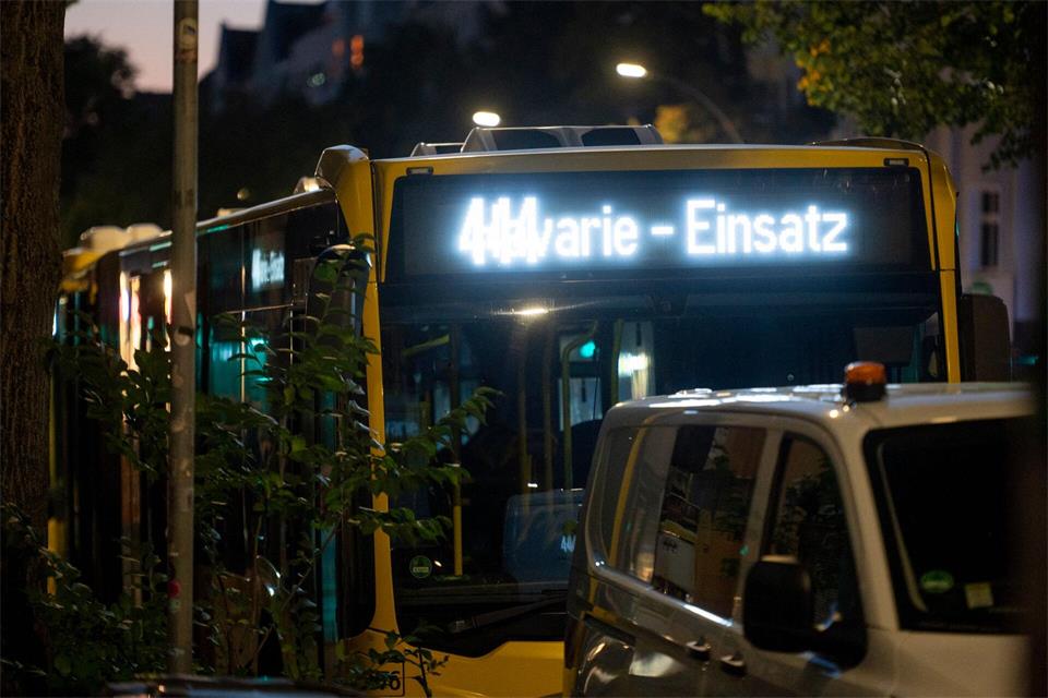 Die Bombe aus dem Zweiten Weltkrieg in Berlin-Neukölln ist entschärft worden.Christophe Gateau/dpa