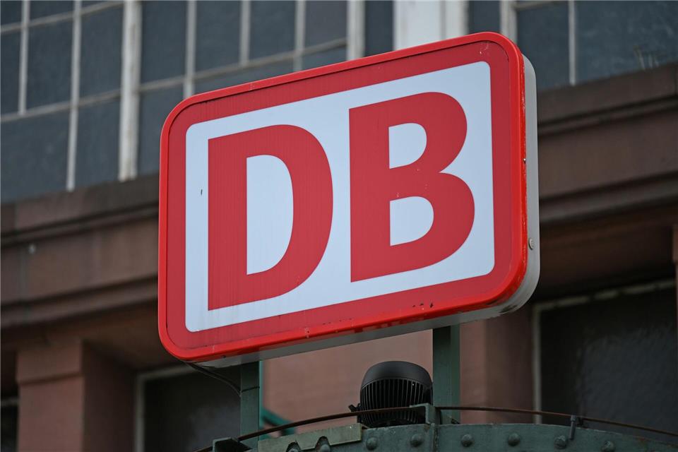 Die Bombenentschärfung betrifft auch den Bahnverkehr. (Symbolbild)Michael Brandt/dpa