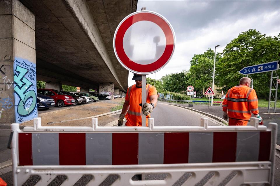 Die Bonner Nordbrücke ist bereits seit Februar für schwere Lkw gesperrt. Benjamin Westhoff/dpa