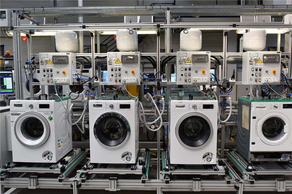 Die Bosch-Tochter BSH verkauft Waschmaschinen, Herde und andere Hausgeräte - doch die Nachfrage schwächelt. (Archivbild)Ralf Hirschberger/dpa-Zentralbild/dpa