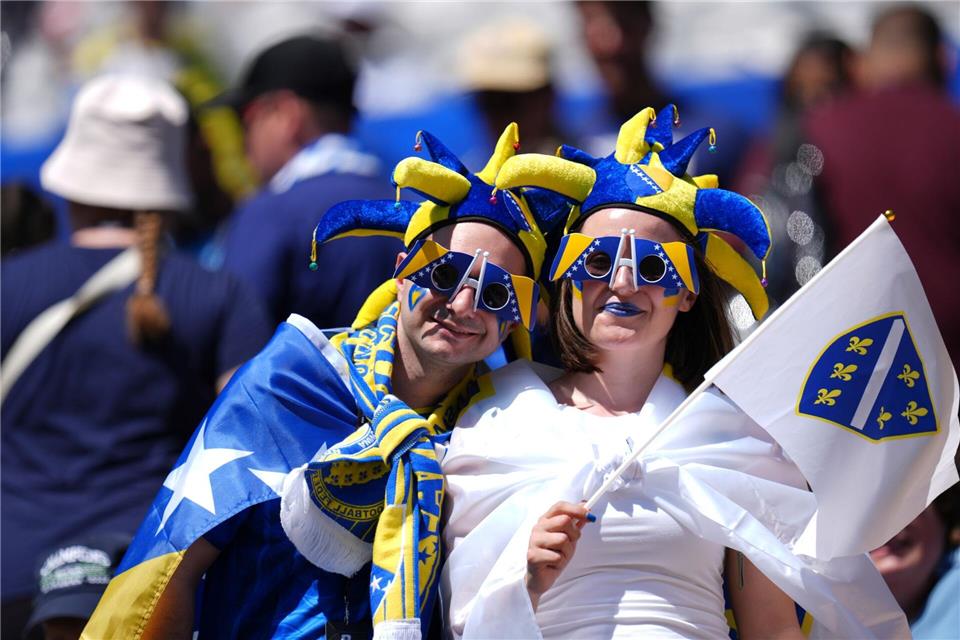 Die Bosnier hatten viel Unterstützung in Seattle.Manu Fernandez/AP/dpa