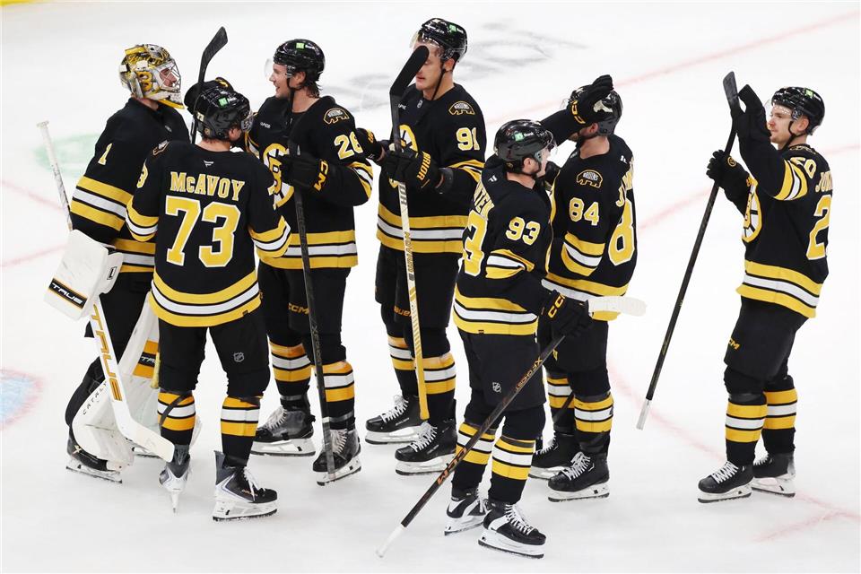 Die Boston Bruins bleiben unter Trainer Marco Sturm ungeschlagen.Michael Dwyer/AP/dpa