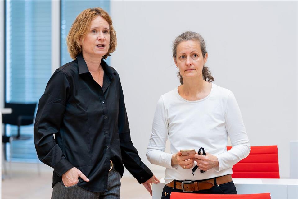 Die Brandenburger BSW-Landtagsabgeordnete Melanie Matzies (l) ist nach dem Austritt aus der Partei wieder eingetreten. (Archivbild)Soeren Stache/dpa