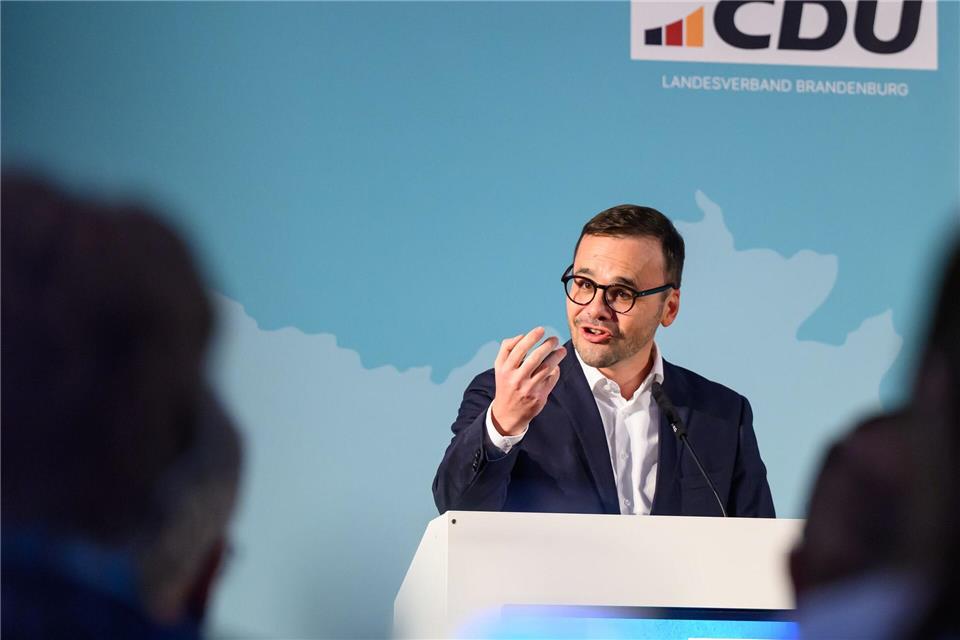 Die Brandenburger CDU unter Landeschef Jan Redmann hat Koalitionsverhandlungen mit der SPD beschlossen (Archivbild).Patrick Pleul/dpa
