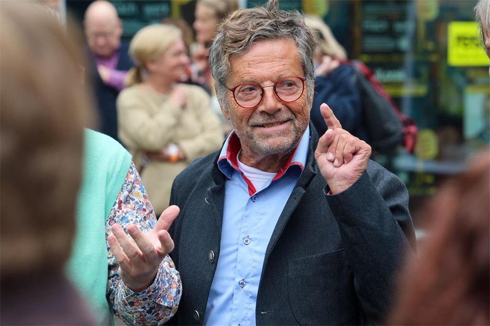 „Die Brandmauer ist erst dann weg, wenn Uli Siegmund gewählt ist“, sagt Diether Dehm.Peter Gercke/dpa