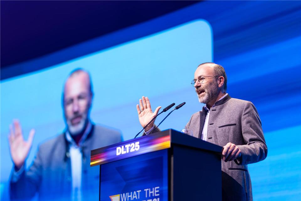 „Die Brandmauer steht. Wir wissen, wer unsere Feinde sind“, sagte Manfred Weber noch vor kurzem mit Blick auf die AfD in einem Interview. (Archivbild)Philipp von Ditfurth/dpa