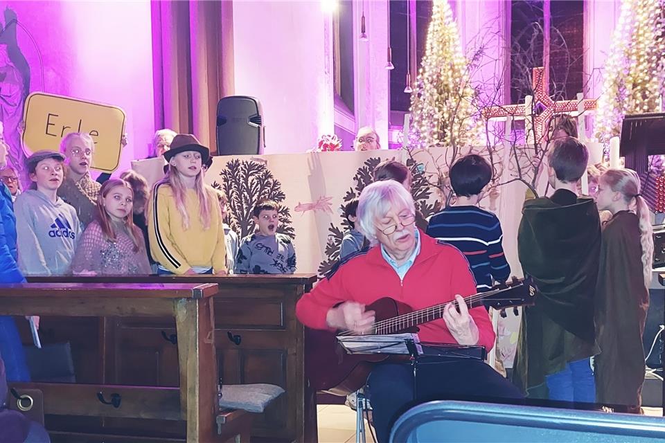 Die Brejpottspoellers ergänzt das „Erlske Lied“ mit einem kleinen Schauspiel. 