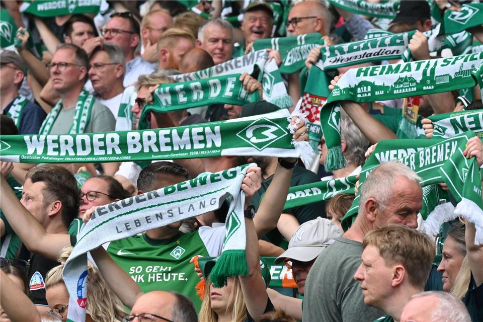 Die Bremer Fans können sich auf einen Nachwuchsoffensivspieler freuen. (Archivbild)Carmen Jaspersen/dpa