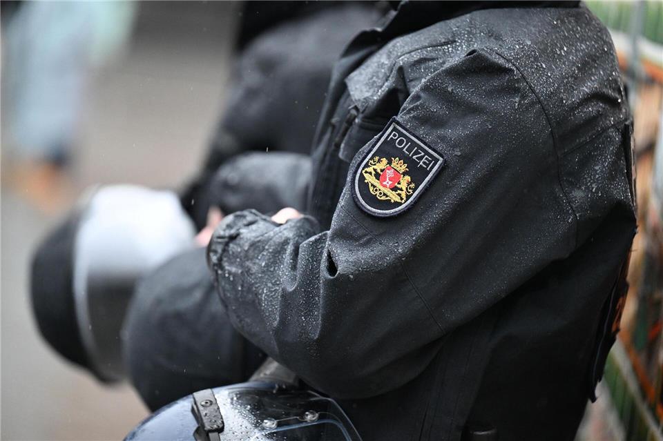 Die Bremer Polizei hat zwei Demonstrationen begleitet und dabei verschiedene Verstöße festgestellt. (Archivbild)Sina Schuldt/dpa
