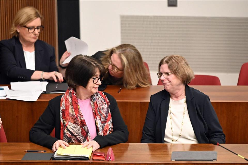 Die Bremer Senatorinnen Claudia Bernhard und Kristina Vogt bleiben weiter im Amt.Shireen Broszies/dpa