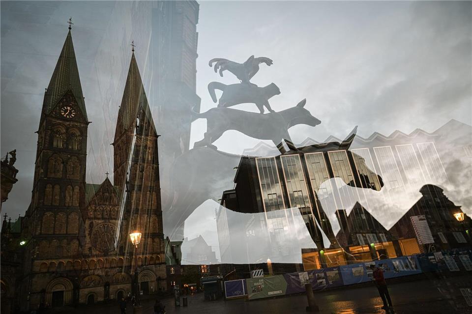 Die Bremer Stadtmusikanten führen virtuell durch Bremen. (Archivbild)Mohssen Assanimoghaddam/dpa