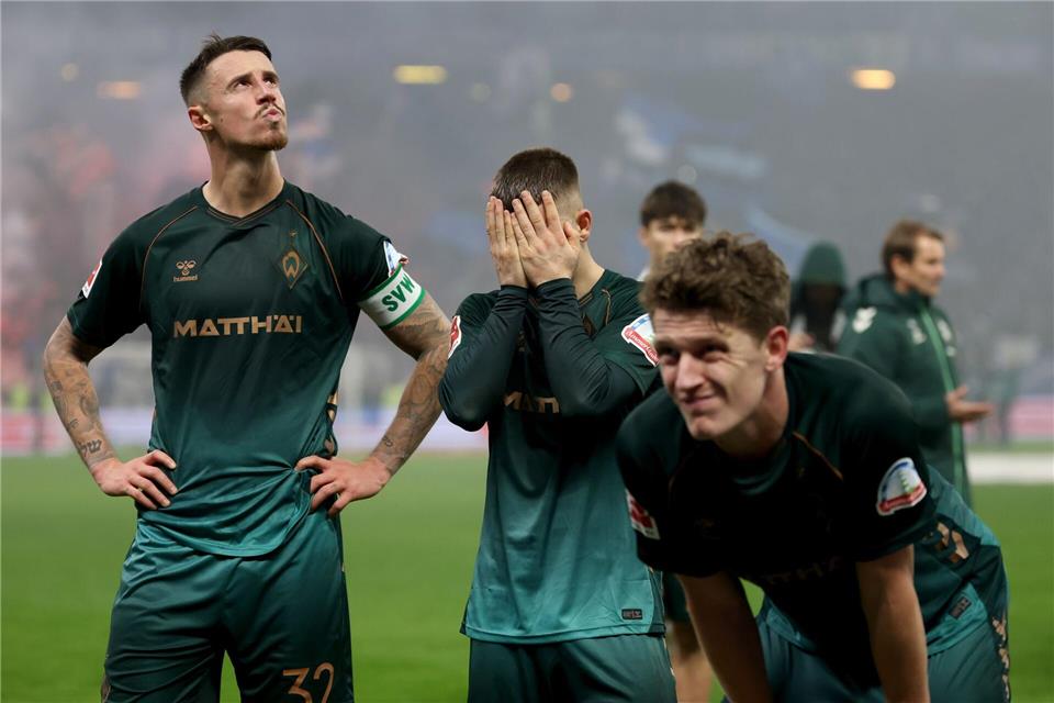 Die Bremer konnten die Niederlage kaum fassenChristian Charisius/dpa