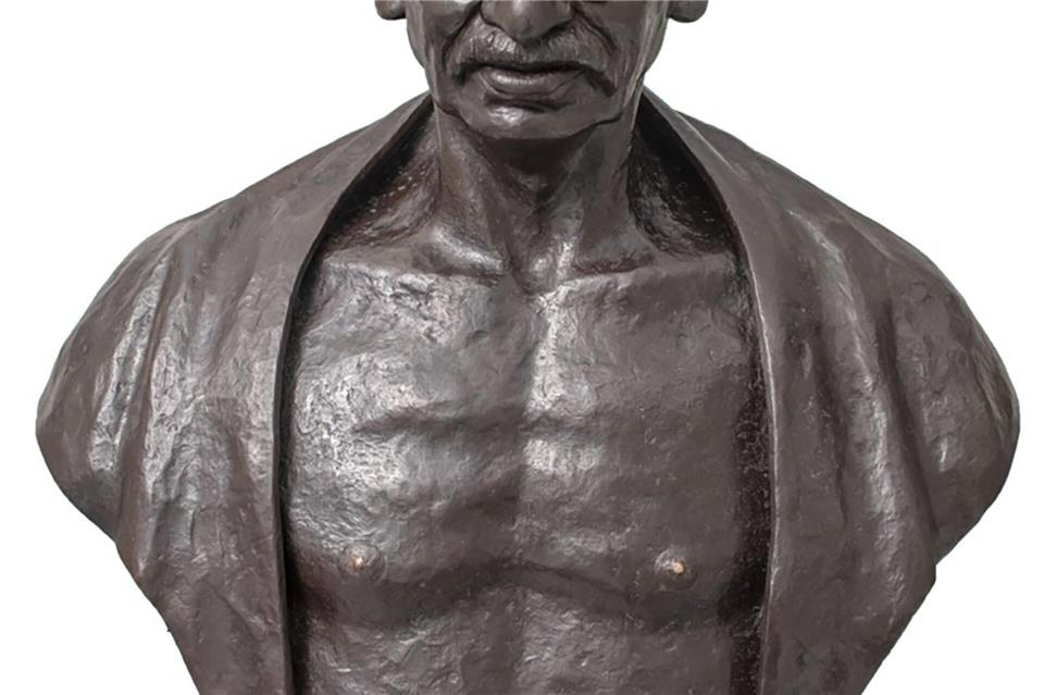 Die Brille einer Gandhi-Büste aus Bronze wurde in Berlin gestohlen--/Polizei Berlin/dpa