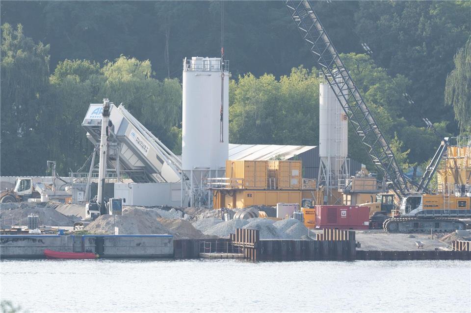 Die Brücke ist Teil der inzwischen auf über 500 Millionen Euro bezifferten Ortsumgehung Wolgast. Stefan Sauer/dpa