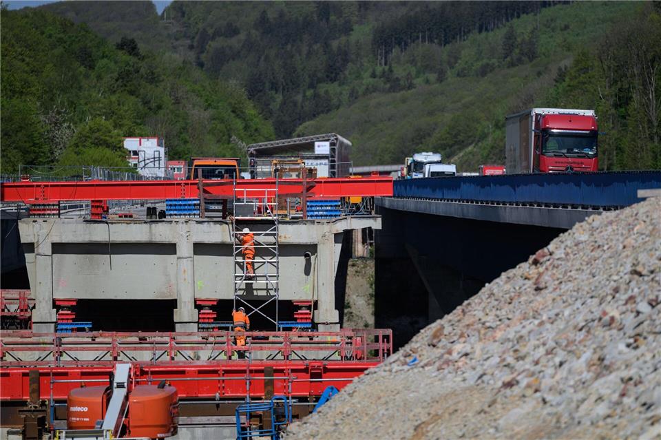 Die Brücken werden nicht gesprengt, sondern Stück für Stück zurückgebaut.Hannes P. Albert/dpa
