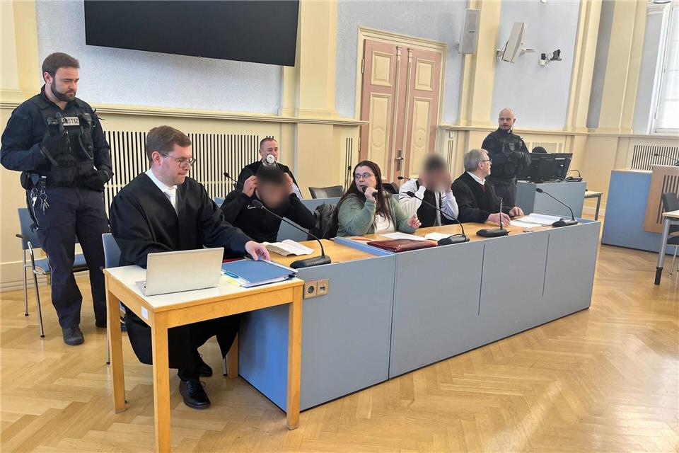 Die Brüder (verpixelt) bestreiten die Vorwürfe. Tatjana Bojic/dpa