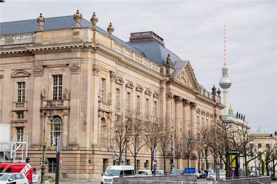 Die  Bücher befanden sich seit Jahrzehnten im Bestand der Staatsbibliothek. (Archivbild)Christoph Soeder/dpa