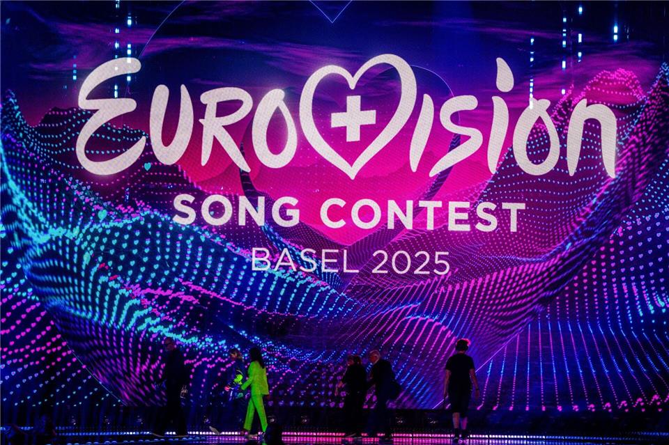 Die Bühne nach dem ersten Halbfinale des 69. Eurovision Song Contest in der Arena St. Jakobshalle.Jens Büttner/dpa