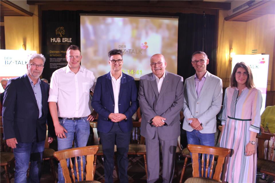 Die Bürgermeisterkandidaten Johannes Ostermann, Dirk Kuhmann, Andreas Erzkamp und Jonathan Schmidt (v. i.) hatten sich in der BZ-Talk den Fragen von Edgar Rabe (l.) und Christina Schlottbom gestellt.