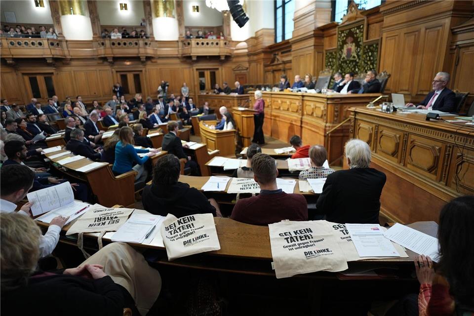 Die Bürgerschaft diskutierte, wie man Frauen besser vor Gewalt schützen kann. Marcus Brandt/dpa