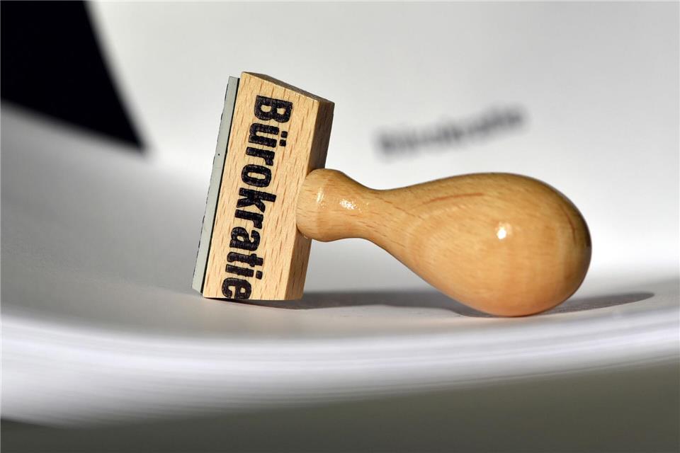 Die Bürokratie in Deutschland ist teils erüchtigt. Hessen dringt auf Entlastungen. (Symbolbild)Ralf Hirschberger/dpa-Zentralbild/dpa