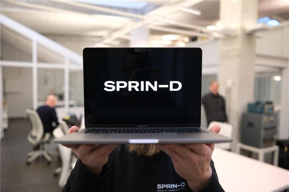 Die Bundesagentur für Sprunginnovationen (Sprind) setzt mit einer Millionen-Investition im weltweiten Wettlauf um die Vorherrschaft bei der Künstlichen Intelligenz ein Zeichen. (Symbolbild)Sebastian Willnow/dpa