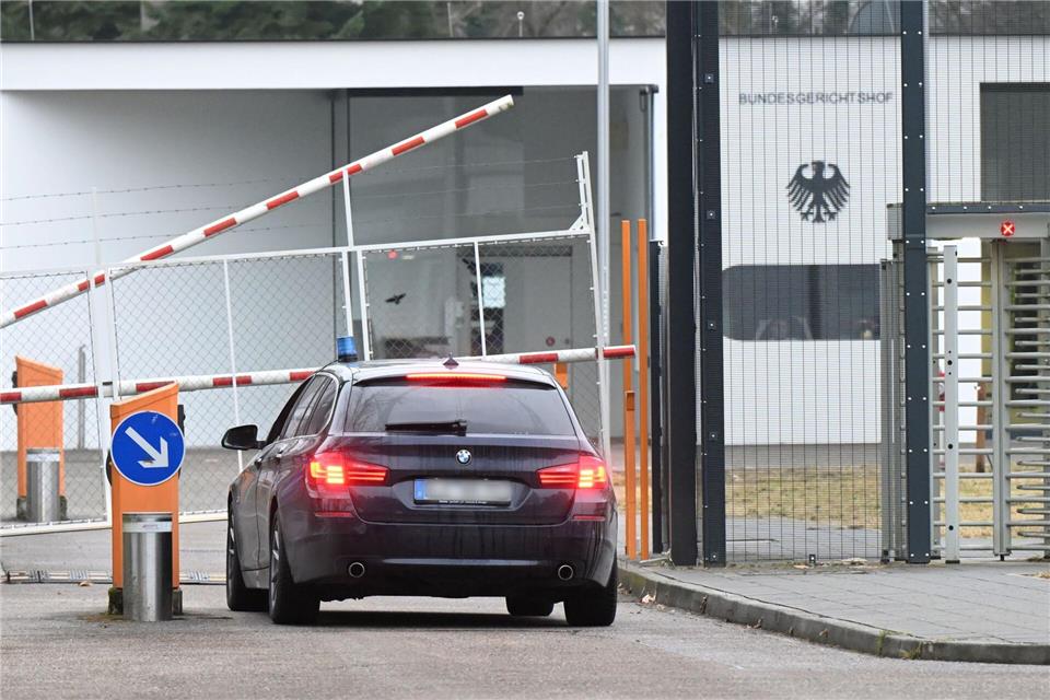 Die Bundesanwaltschaft ließ die Beschuldigten zum Bundesgerichtshof nach Karlsruhe bringen. Uli Deck/dpa