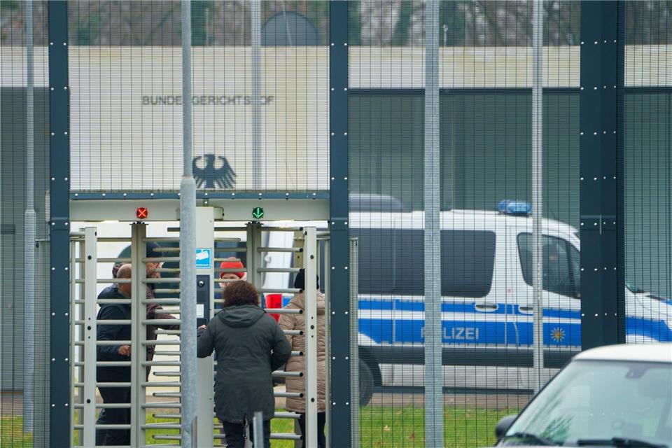 Die Bundesanwaltschaft will Haftbefehle beantragen. Ab dem Vormittag sollen die drei Festgenommenen beim Ermittlungsrichter des Bundesgerichtshofs vorgeführt werden. Andreas Arnold/dpa